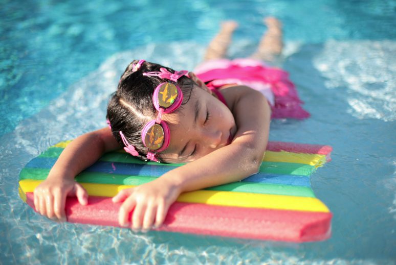 How to choose swimming pool foam floats? (Easy Tips)