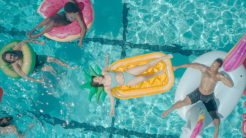 What are inflatable pool toys made from? Popular materials and their uses