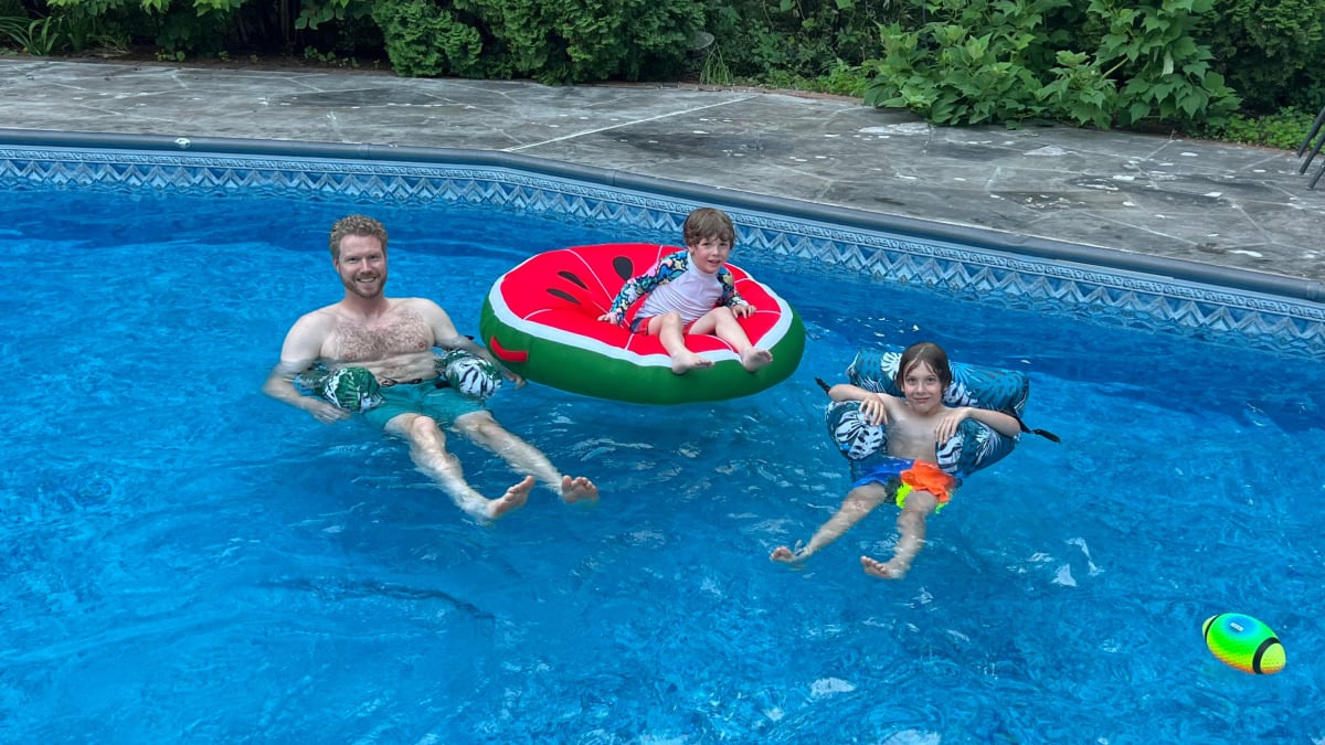 Which Swimming Pool Floating Toys Last Long? See Durable Options Worth Trying Today